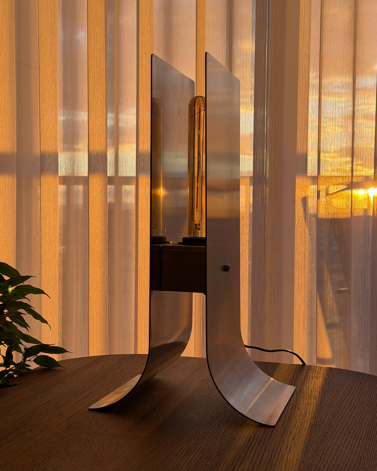 LJOSS table lamp
