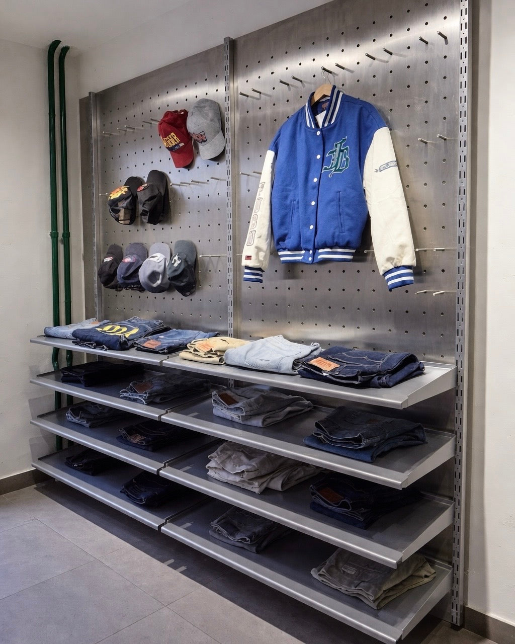 Standing modular shelf